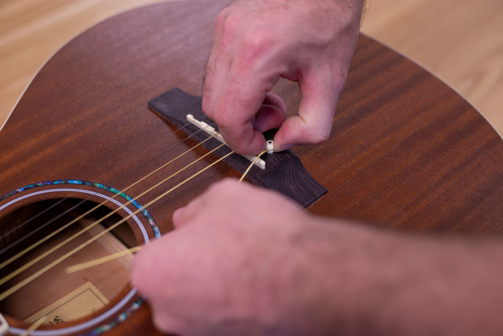 How to Change Guitar Strings (Guide) Yousician