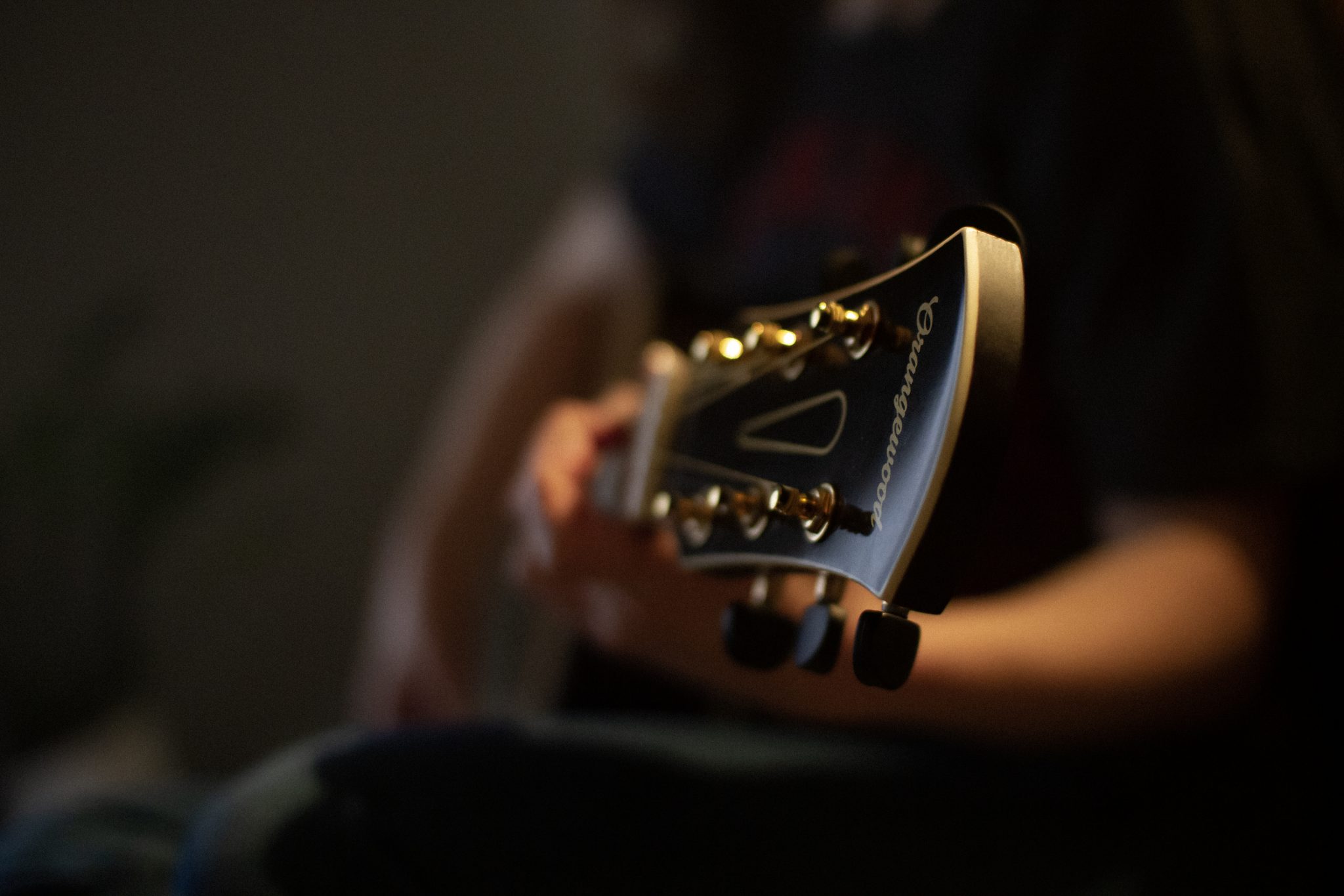 How to play the F#m guitar chord (+ easy variations) | Yousician