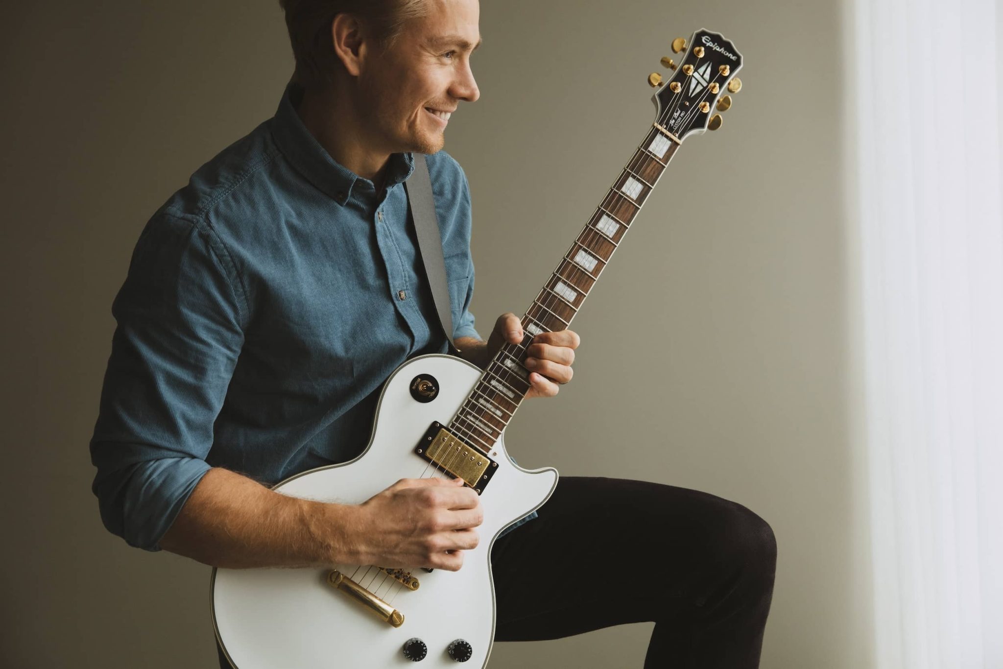 6 iconic guitar riffs every player should know | Yousician